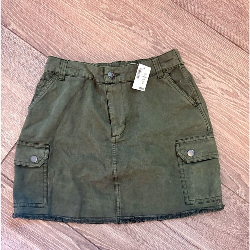 Aeropostale Olive Cargo Mini Skirt Womens Size M Army Green Raw Hem NWT
